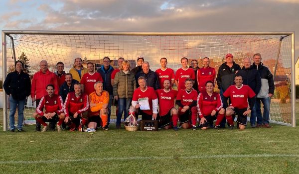 400-Spiel-Wolfgang-Gruppenfoto